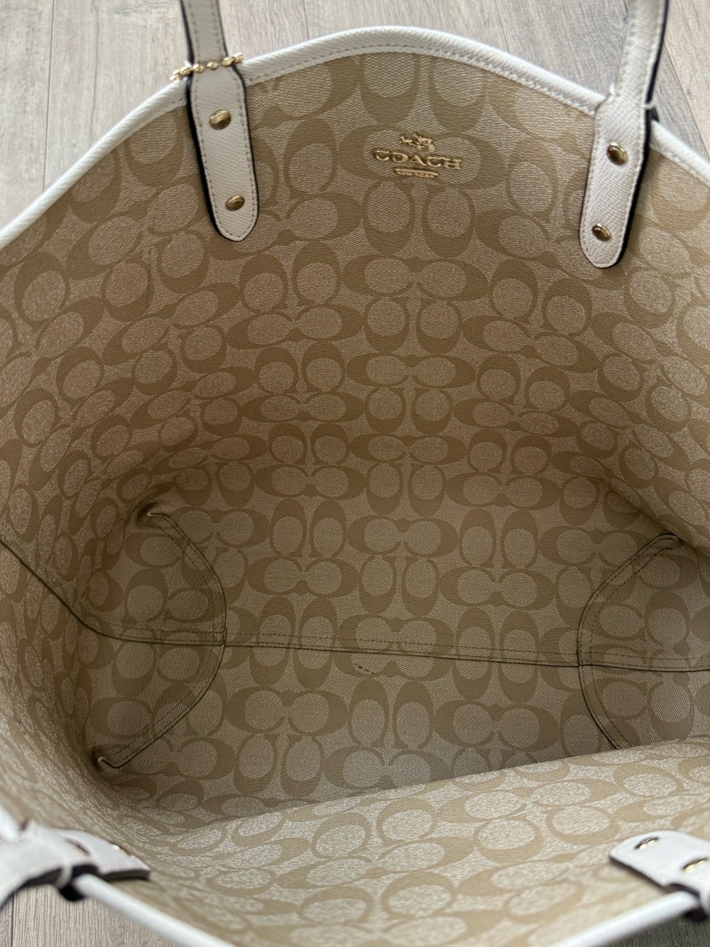 Coach Off-White Reversible Leather Tote Bag - Picture 7 of 9